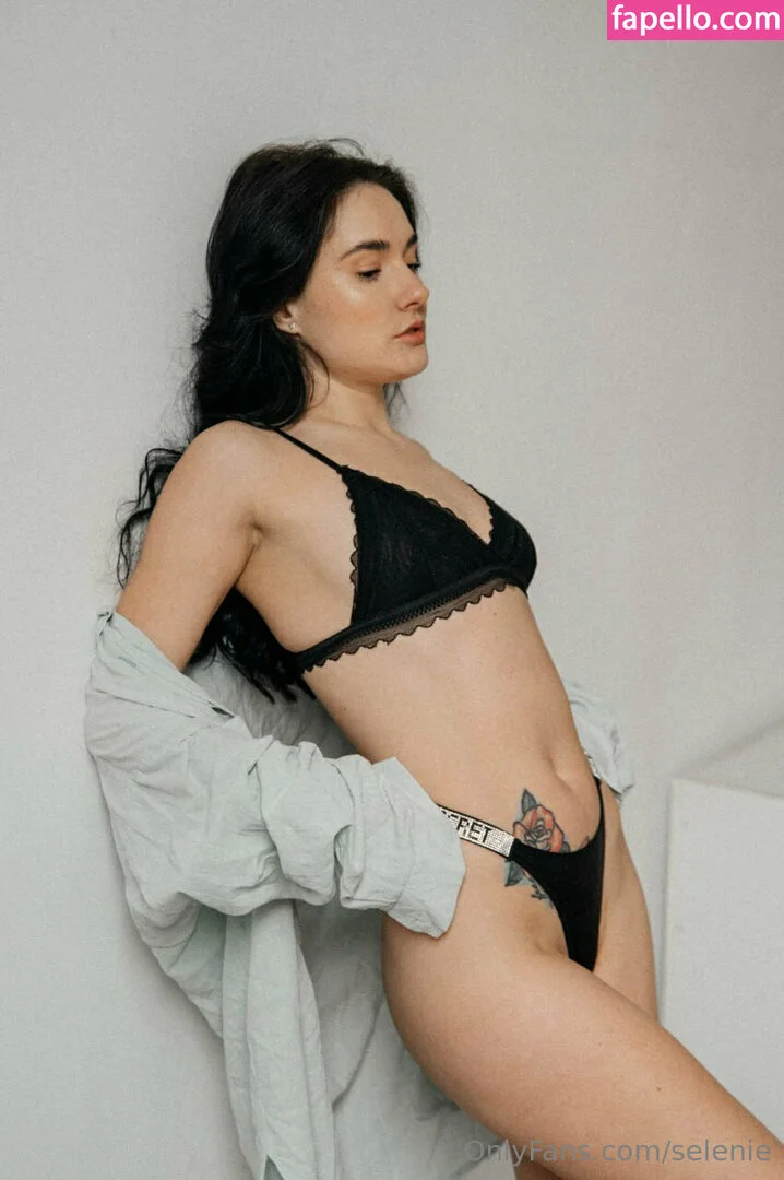 selenie Onlyfans Photo Gallery 