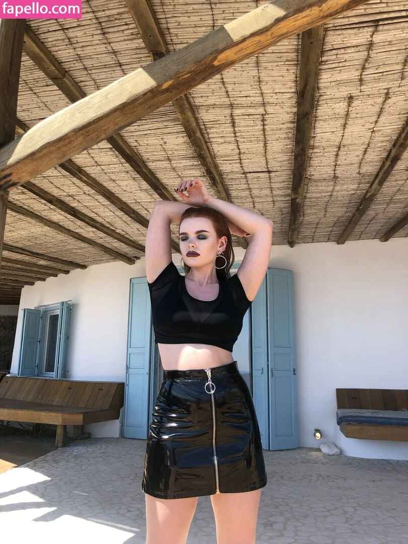 MissDeadlyRed Onlyfans Photo Gallery 