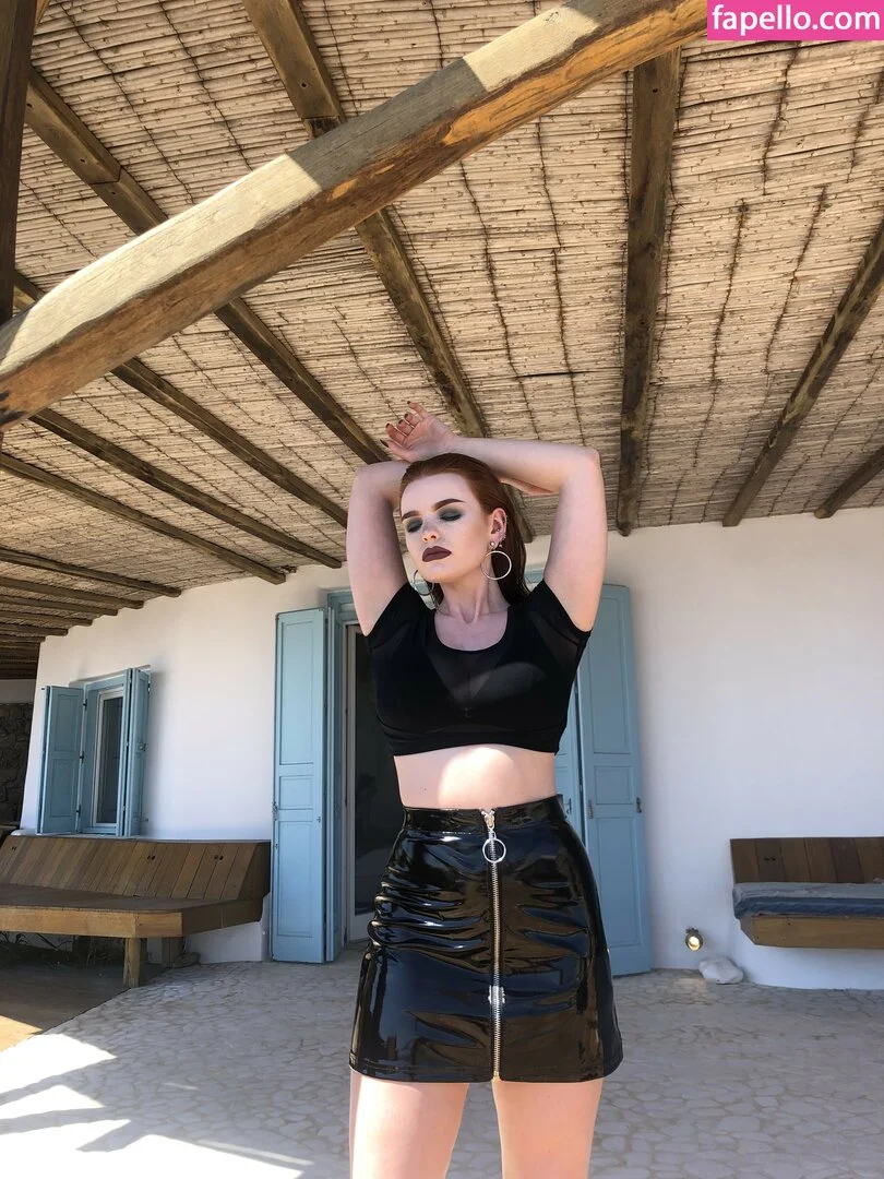 MissDeadlyRed Onlyfans Photo Gallery 