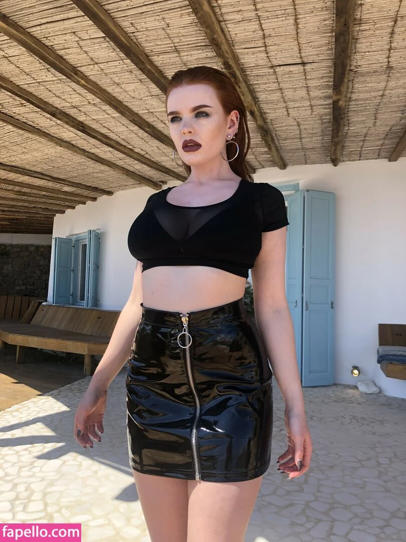 MissDeadlyRed Onlyfans Photo Gallery 