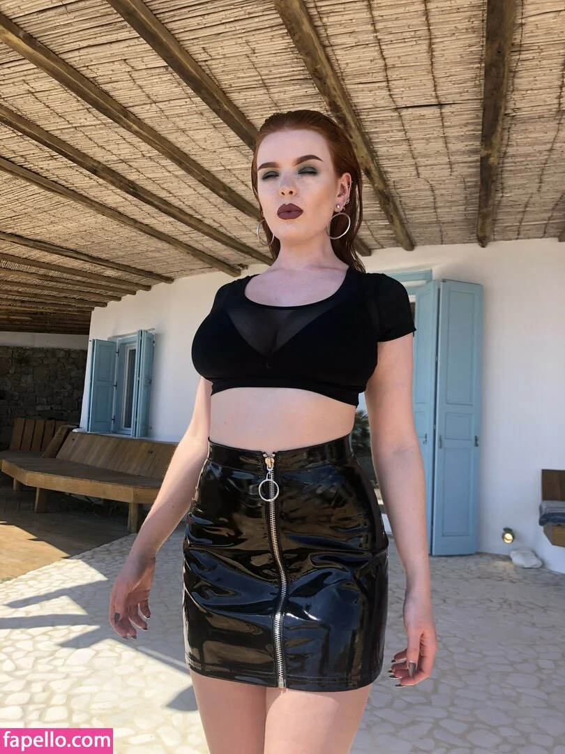 MissDeadlyRed Onlyfans Photo Gallery 