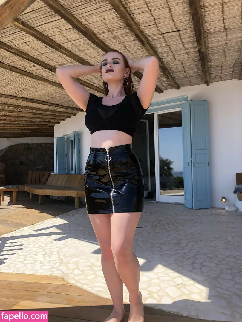 MissDeadlyRed Onlyfans Photo Gallery 