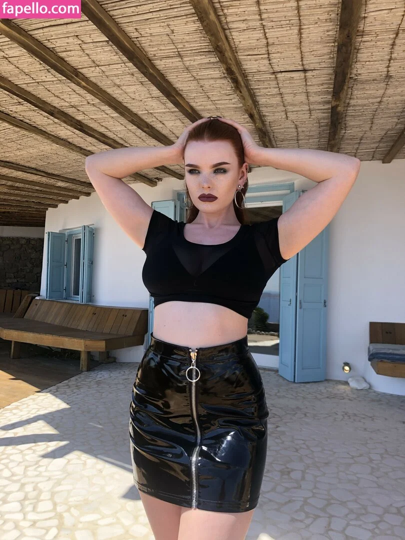 MissDeadlyRed Onlyfans Photo Gallery 