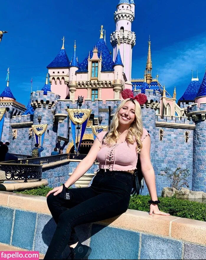 Abigail Cristea Onlyfans Photo Gallery 