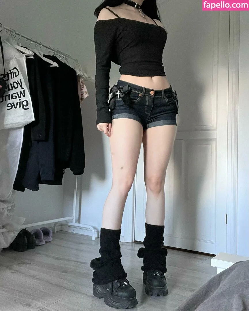 mirukurum Onlyfans Photo Gallery 