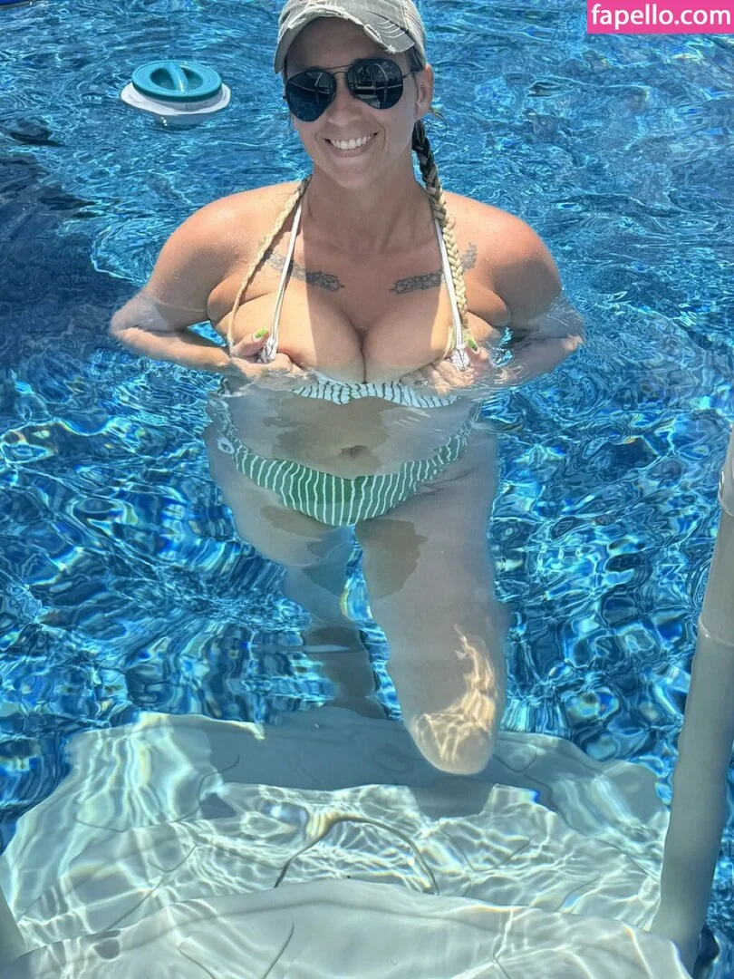 bigtitsmcgee612 Onlyfans Photo Gallery 