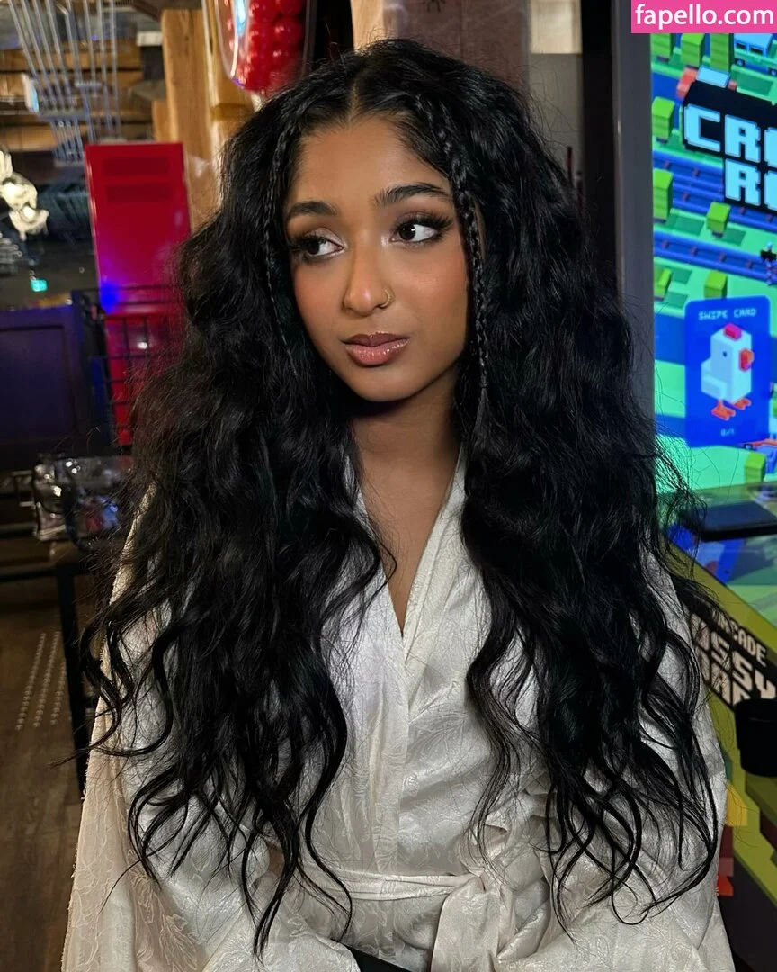 Maitreyi Ramakrishnan Onlyfans Photo Gallery 