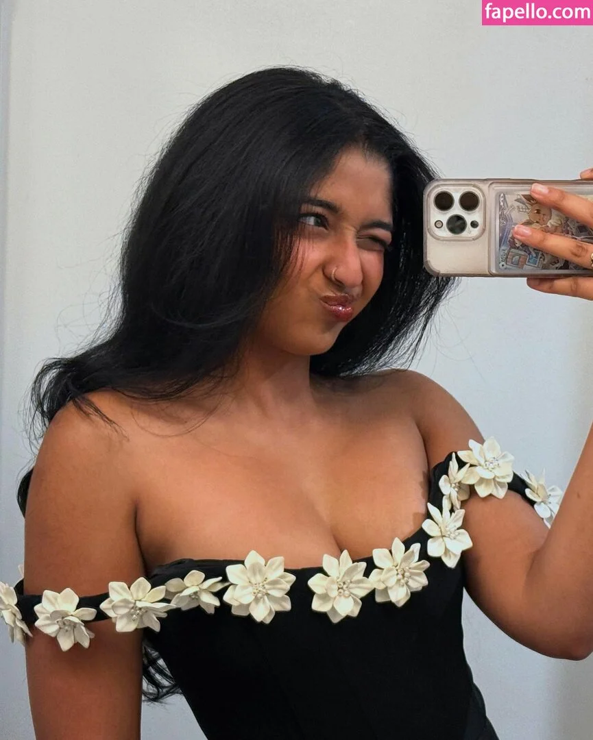 Maitreyi Ramakrishnan Onlyfans Photo Gallery 