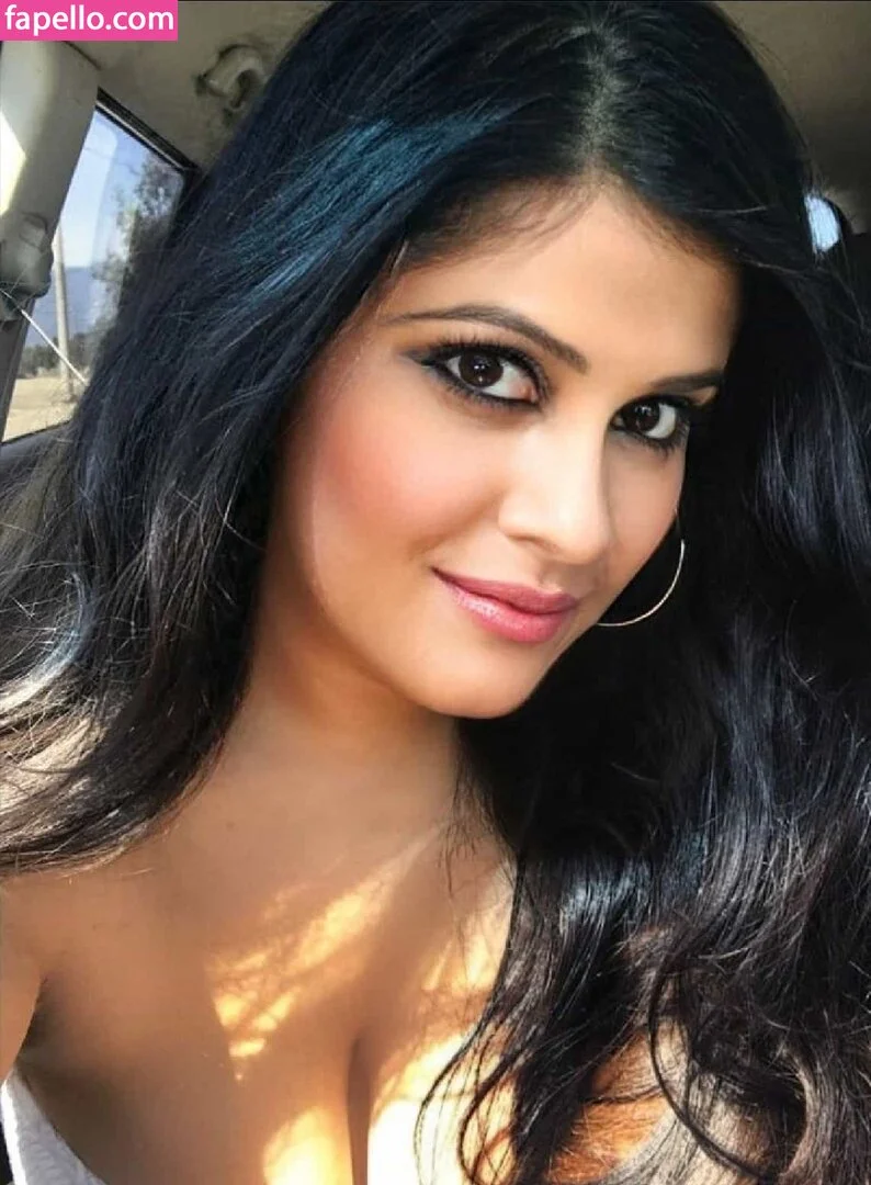 Damini Arora Onlyfans Photo Gallery 