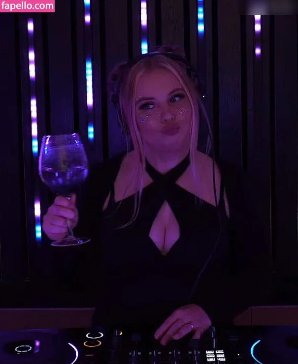 Narilah Onlyfans Photo Gallery 