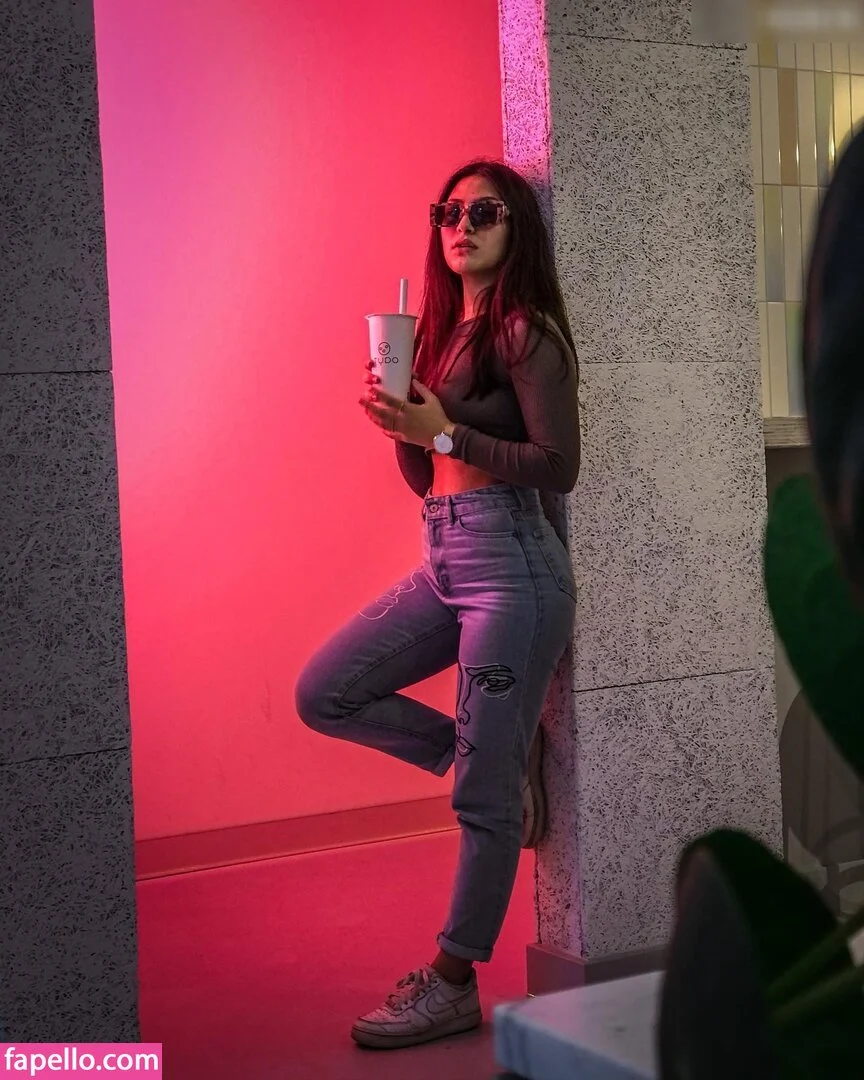 Larush Onlyfans Photo Gallery 