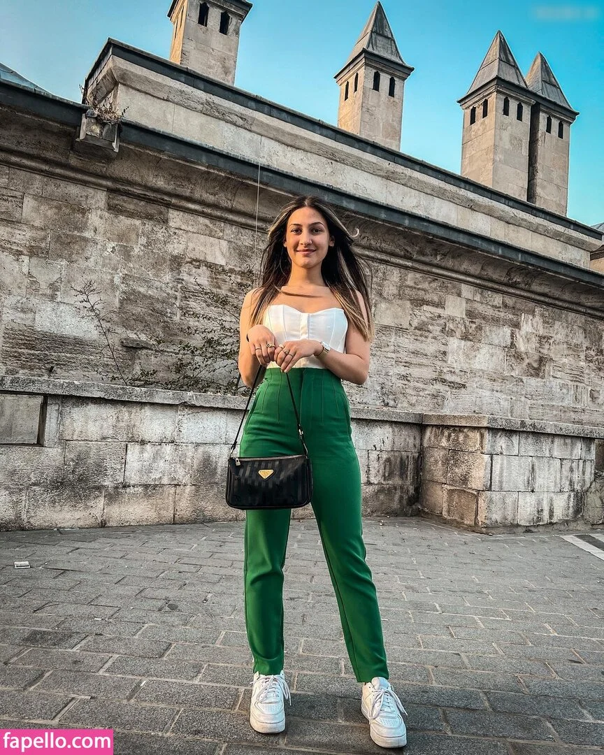 Larush Onlyfans Photo Gallery 