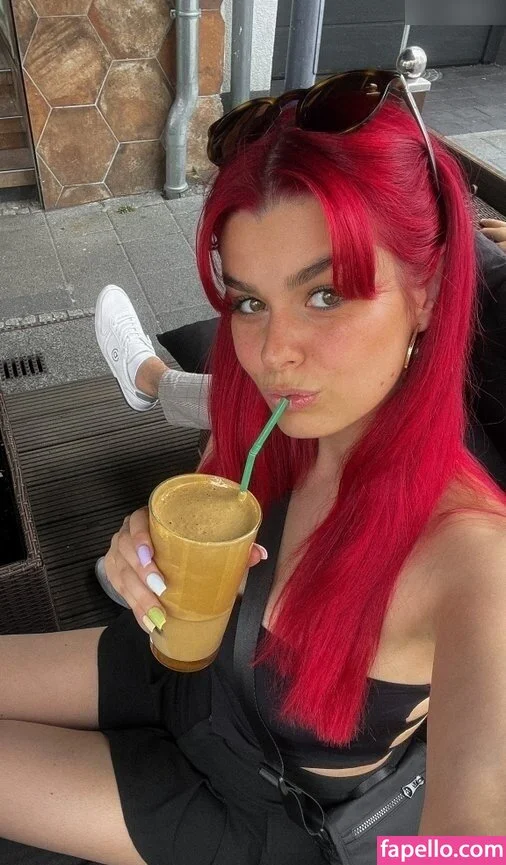 Facialize Me Onlyfans Photo Gallery 