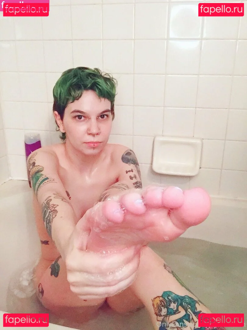 c0meonaileen Onlyfans Photo Gallery 