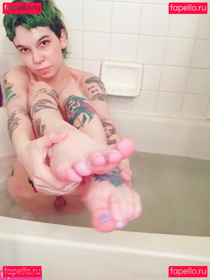 c0meonaileen Onlyfans Photo Gallery 