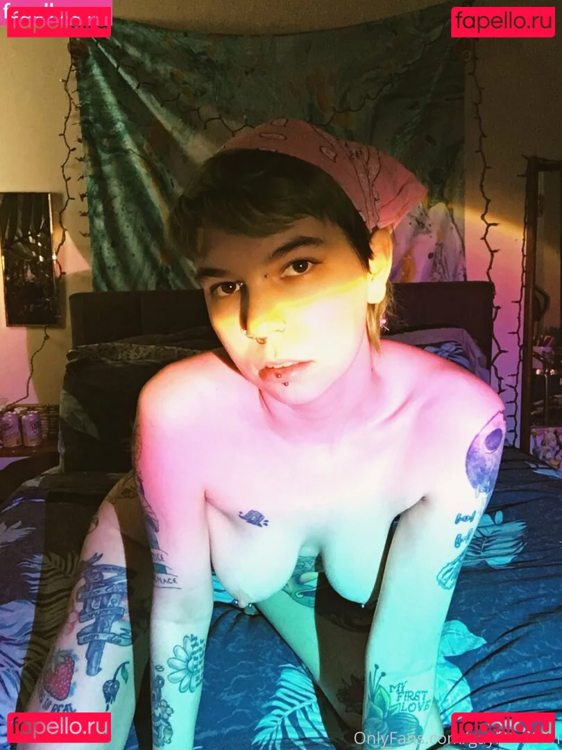 c0meonaileen Onlyfans Photo Gallery 