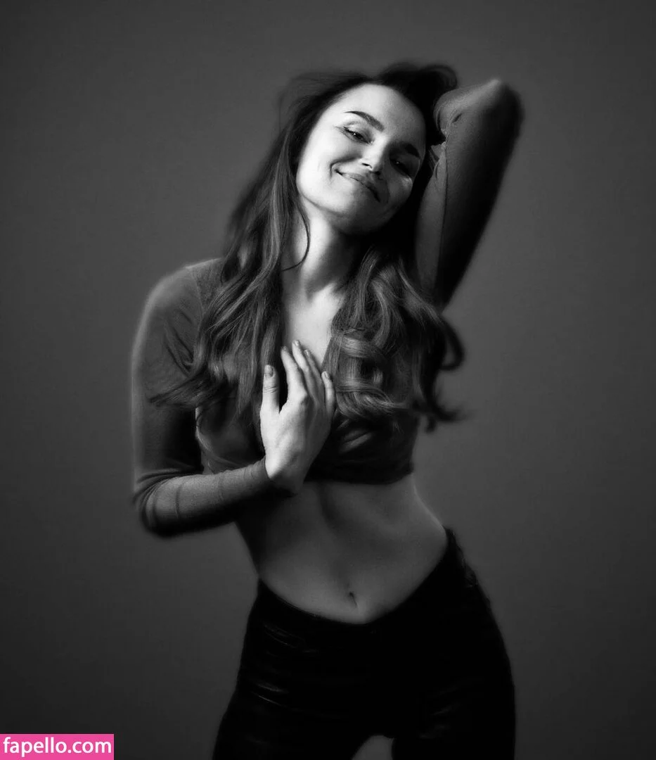 Samantha Barks Onlyfans Photo Gallery 