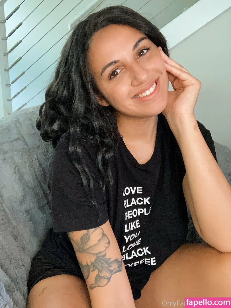 t4ych4 Onlyfans Photo Gallery 