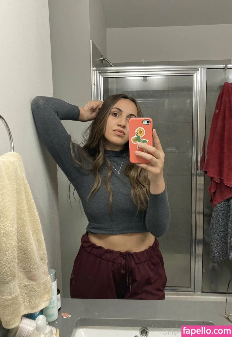 t4ych4 Onlyfans Photo Gallery 