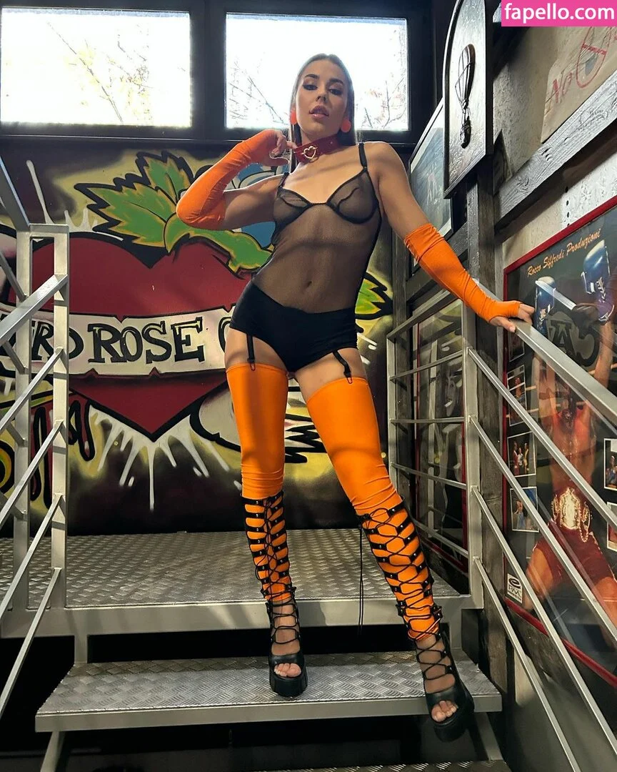 Milan Cheek Onlyfans Photo Gallery 