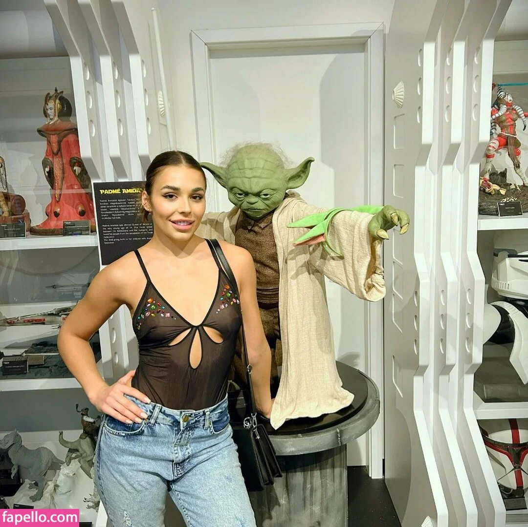 Milan Cheek Onlyfans Photo Gallery 