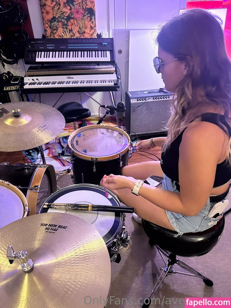 averydoesit Onlyfans Photo Gallery 