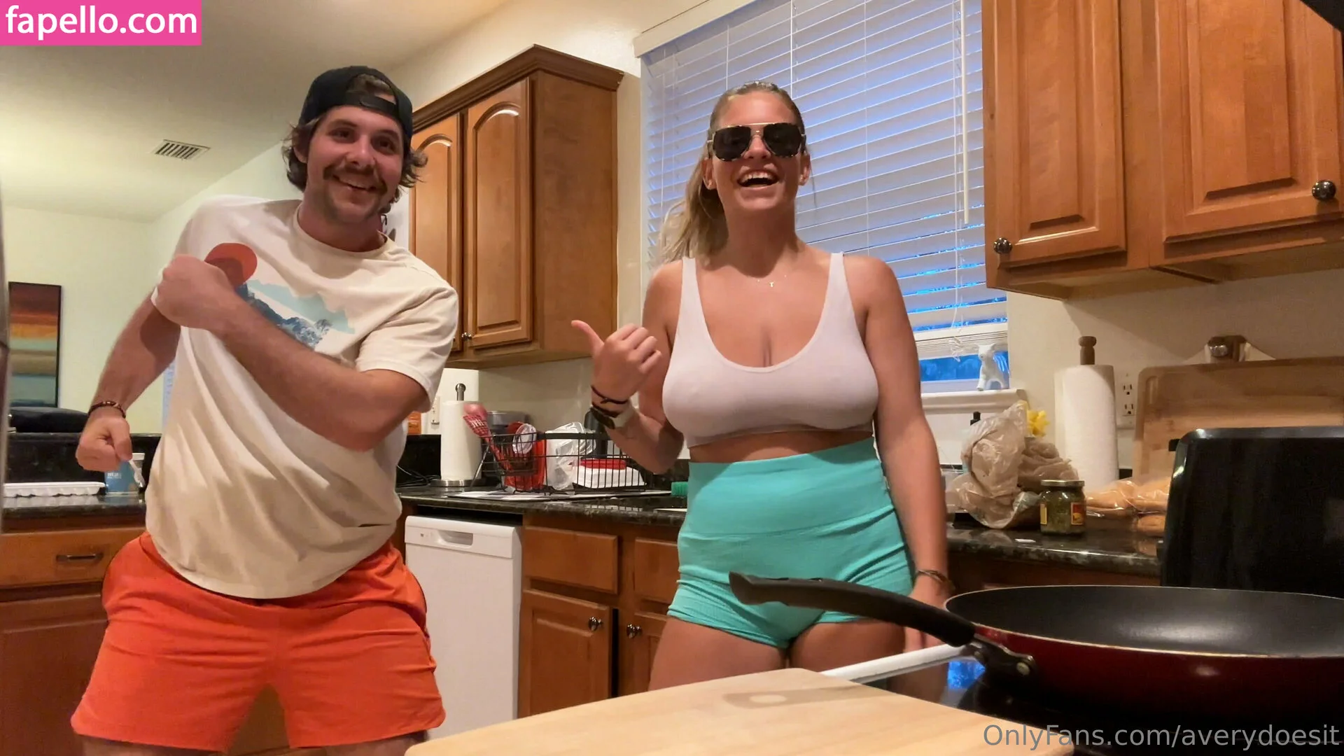 averydoesit Onlyfans Photo Gallery 