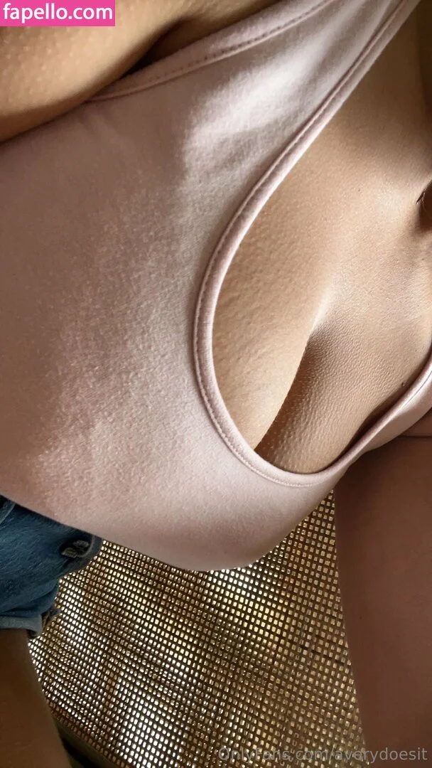 averydoesit Onlyfans Photo Gallery 