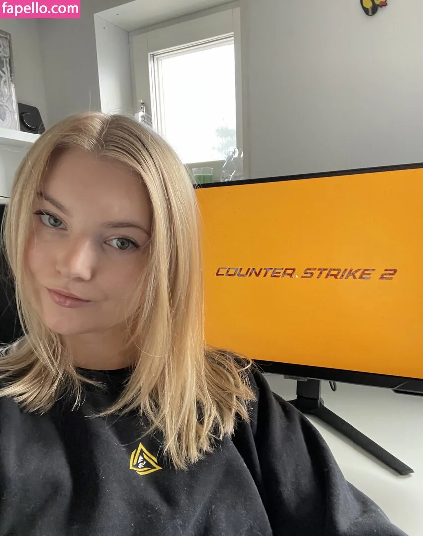 vanessaahlstrom Onlyfans Photo Gallery 