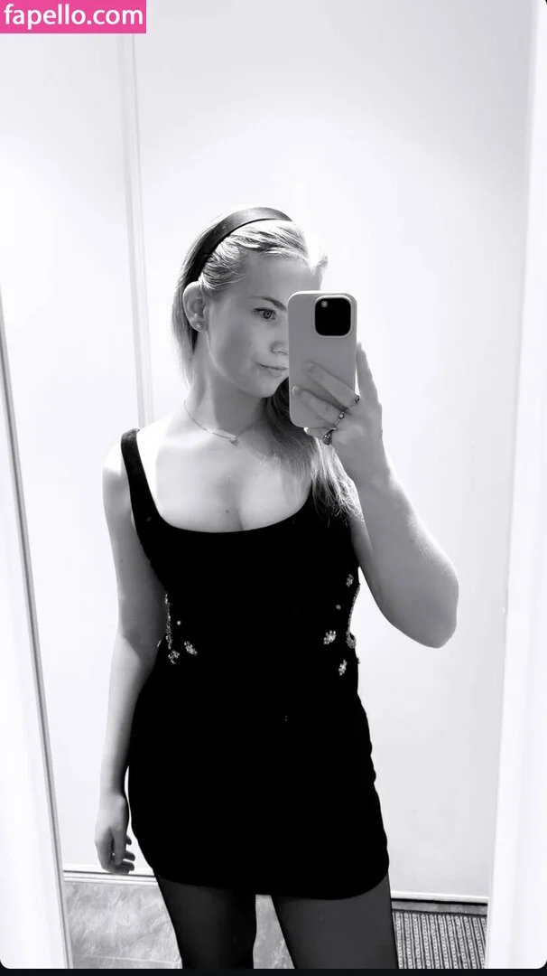 vanessaahlstrom Onlyfans Photo Gallery 