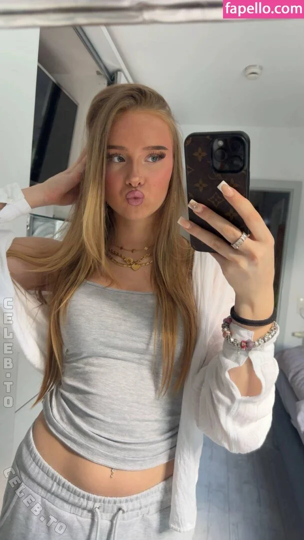 Lenya Onlyfans Photo Gallery 