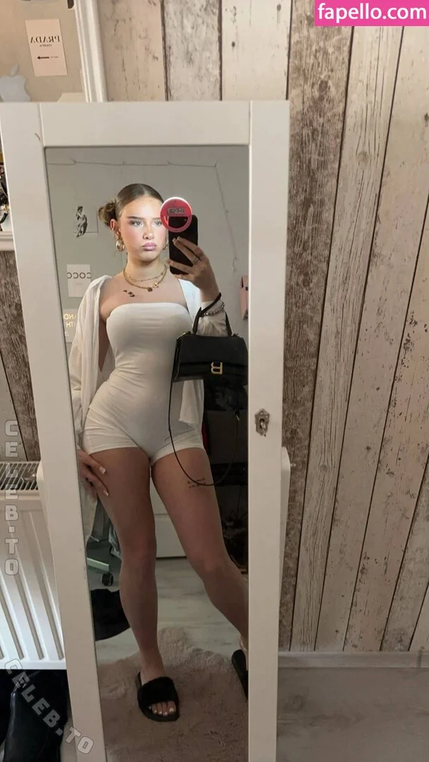 Lenya Onlyfans Photo Gallery 