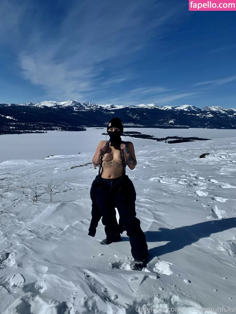 breezemuhfuka Onlyfans Photo Gallery 