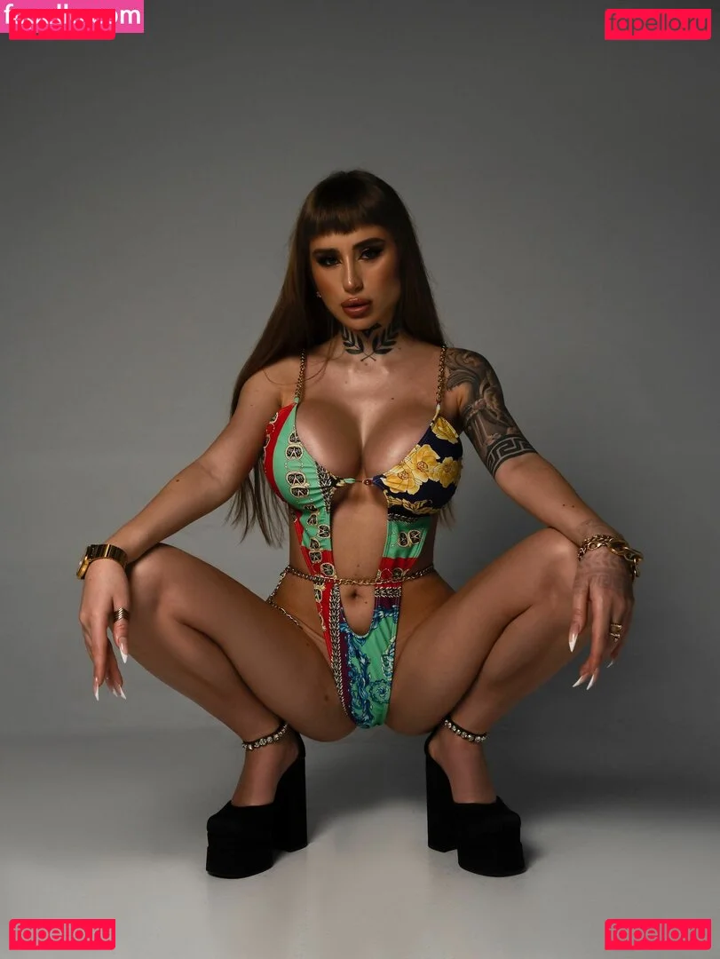 Sharen Sarah Onlyfans Photo Gallery 