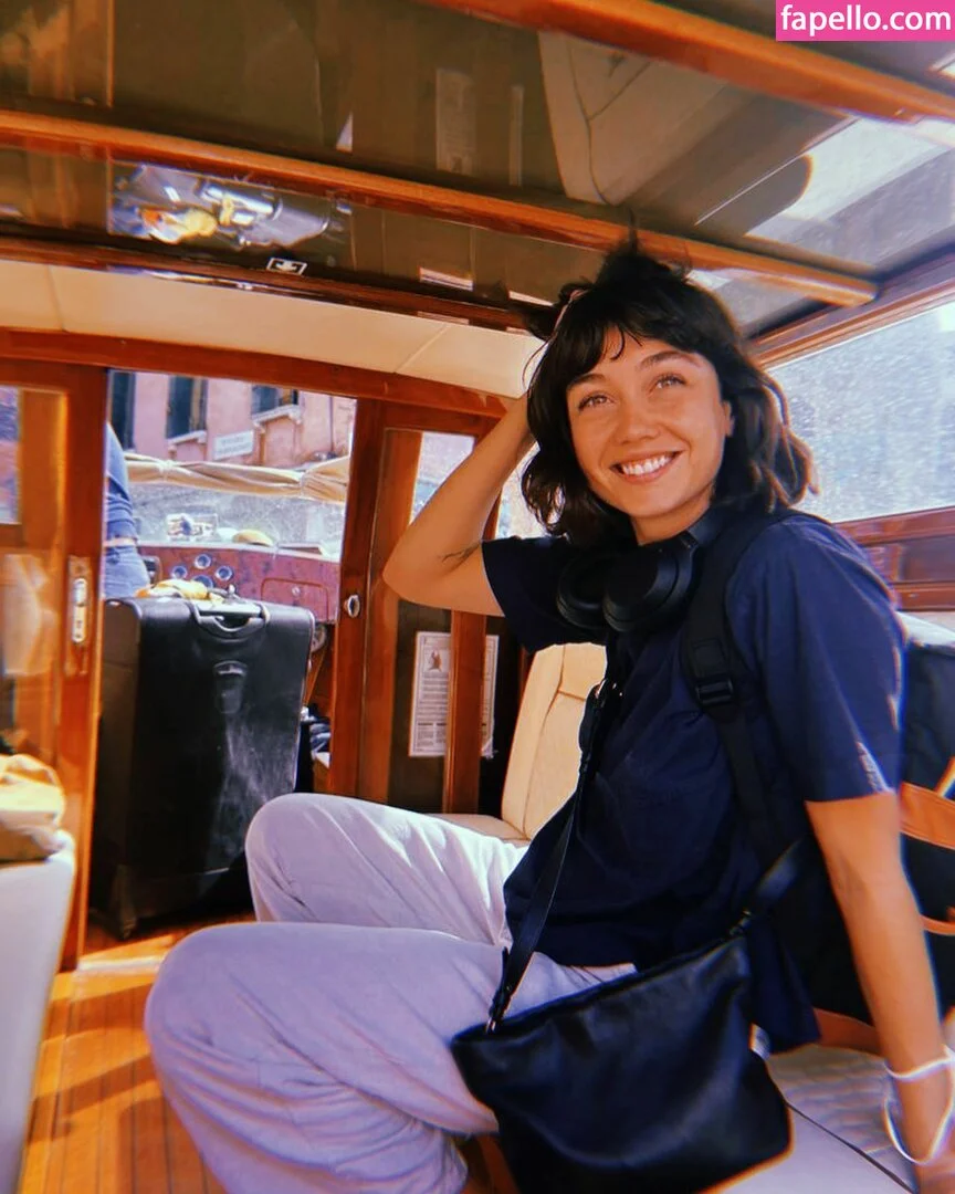 Sydney Chandler Onlyfans Photo Gallery 