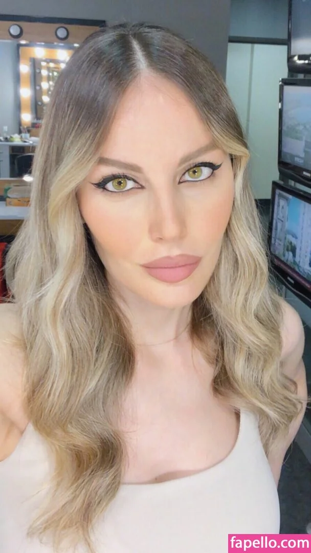 Hande Sarıoğlu Onlyfans Photo Gallery 