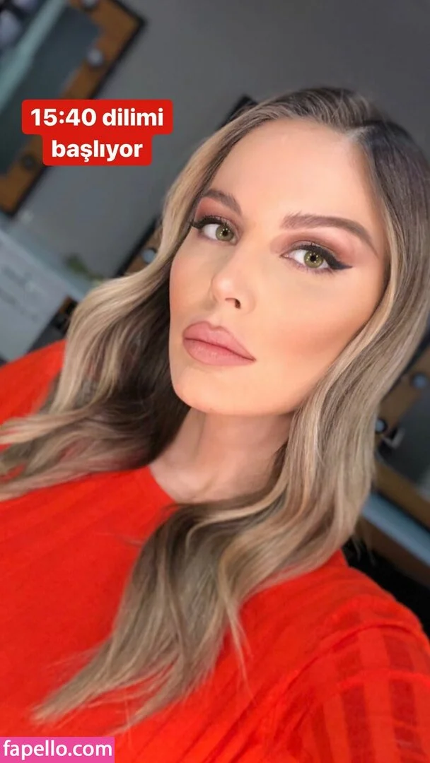 Hande Sarıoğlu Onlyfans Photo Gallery 