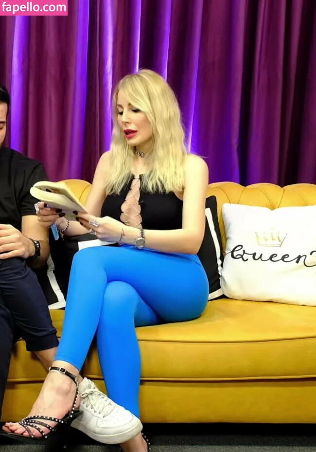 Hande Sarıoğlu Onlyfans Photo Gallery 