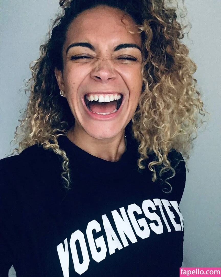 Echo Elliot / Echolikesyoga / https: Onlyfans Photo Gallery 