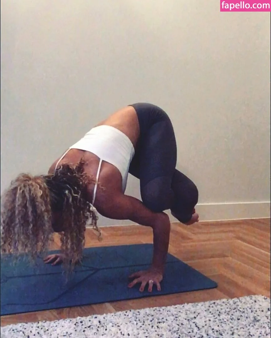 Echo Elliot / Echolikesyoga / https: Onlyfans Photo Gallery 