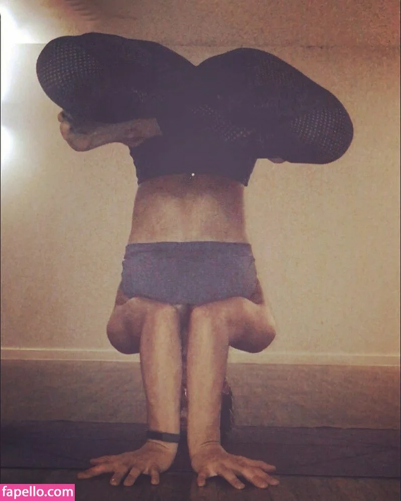 Echo Elliot / Echolikesyoga / https: Onlyfans Photo Gallery 