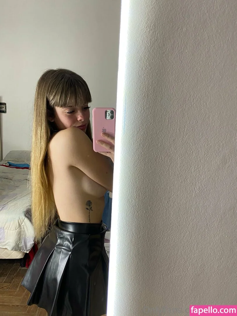 itsleaaa Onlyfans Photo Gallery 