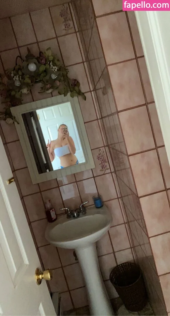 nicoledwyerq Onlyfans Photo Gallery 