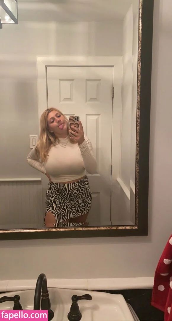 nicoledwyerq Onlyfans Photo Gallery 