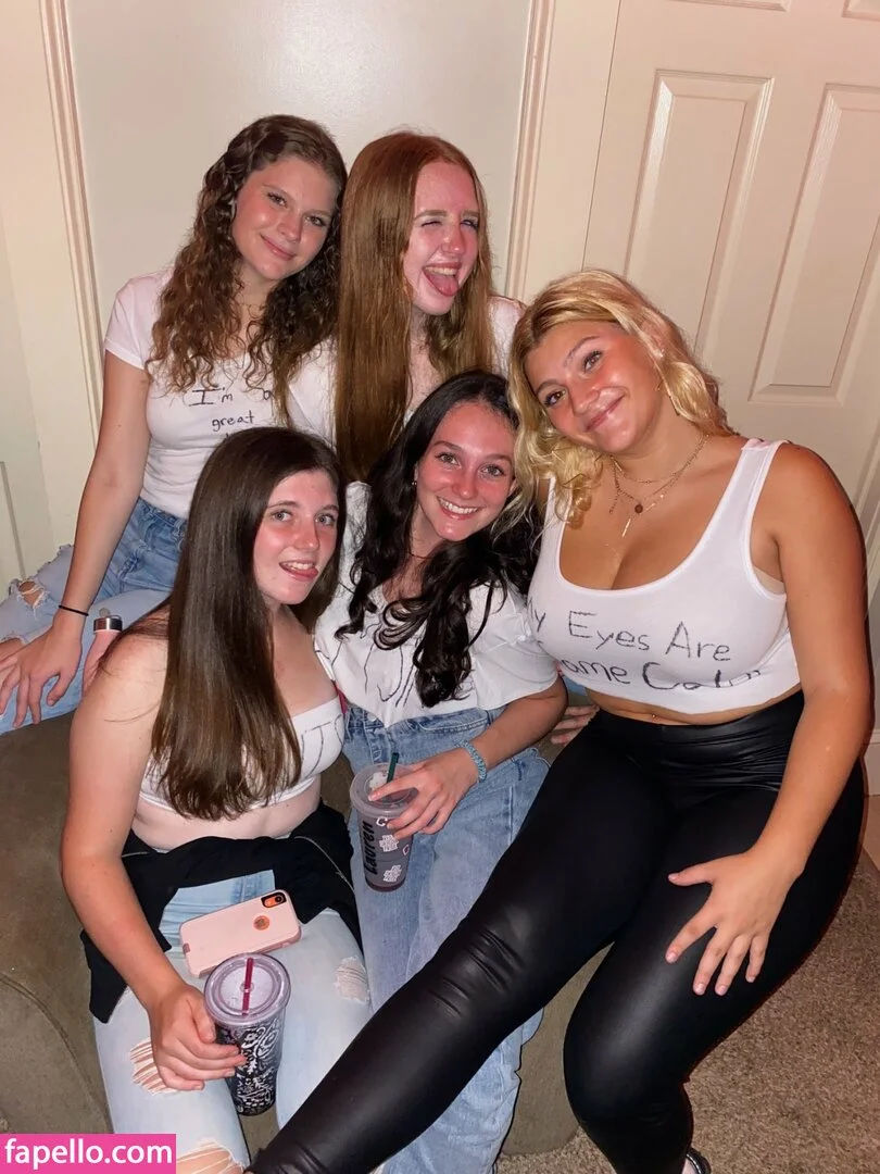 nicoledwyerq Onlyfans Photo Gallery 