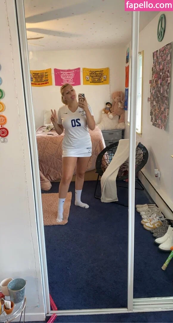 nicoledwyerq Onlyfans Photo Gallery 