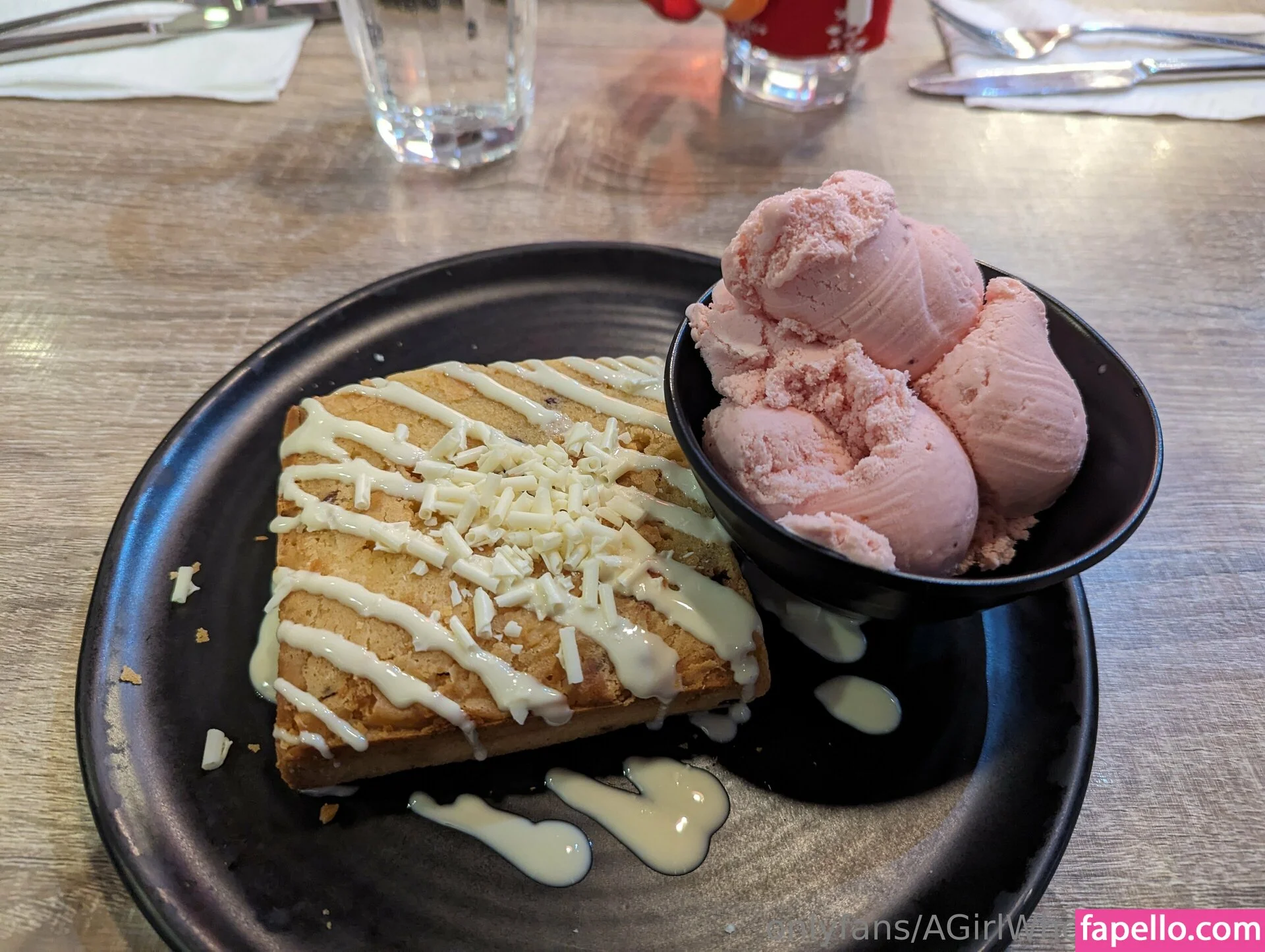 AGirlWhoLikesToEat / https: Onlyfans Photo Gallery 