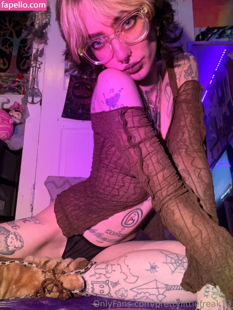 pre.ttylil13 / prettylittlefreak13 Onlyfans Photo Gallery 