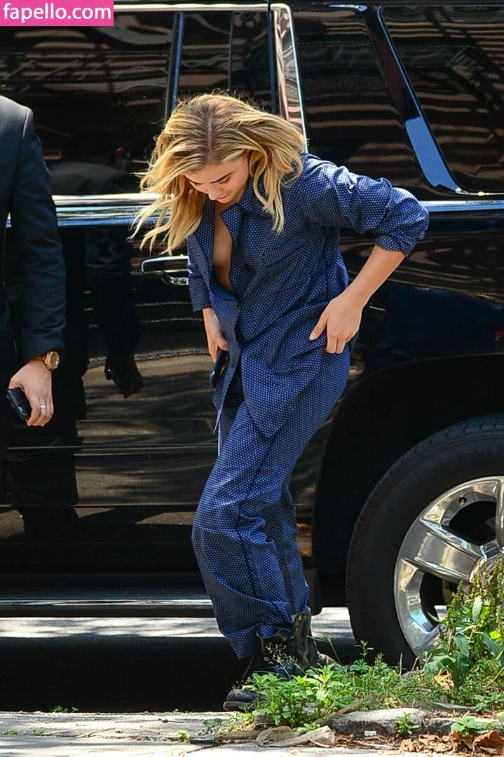 Chloë Grace Moretz / chloegmoretz / https: Onlyfans Photo Gallery 