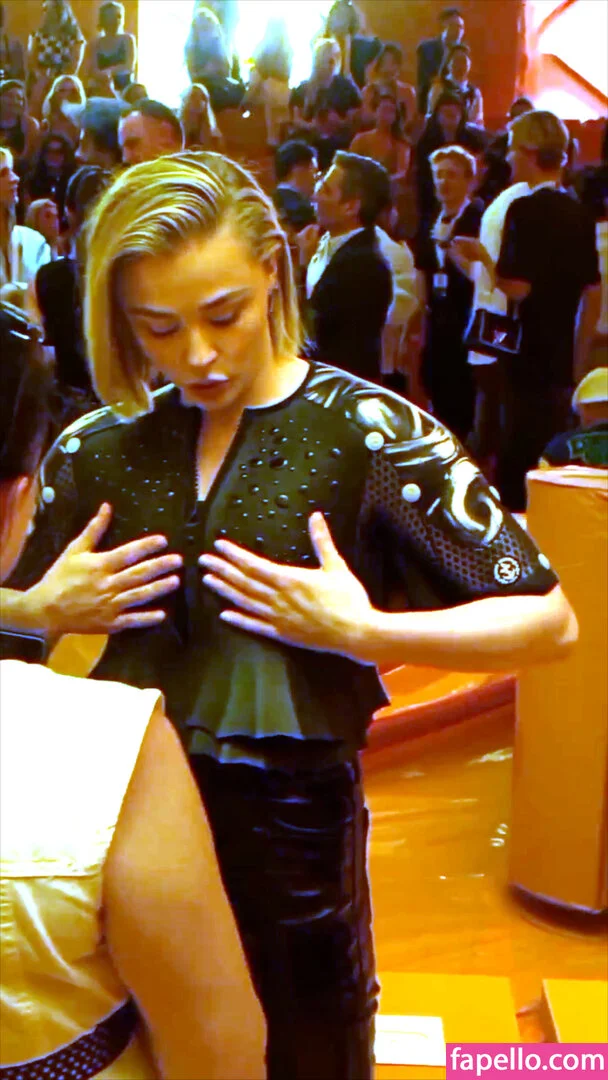 Chloë Grace Moretz / chloegmoretz / https: Onlyfans Photo Gallery 